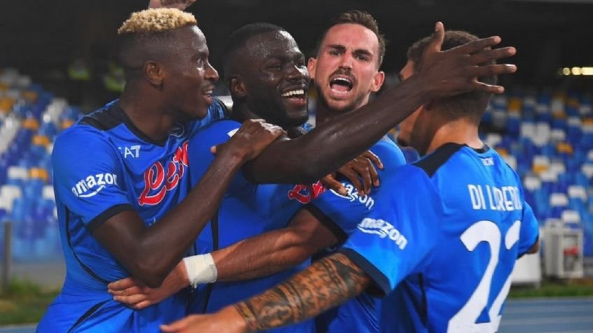 Napoli se quedó con el clásico ante Juventus y lidera en Italia